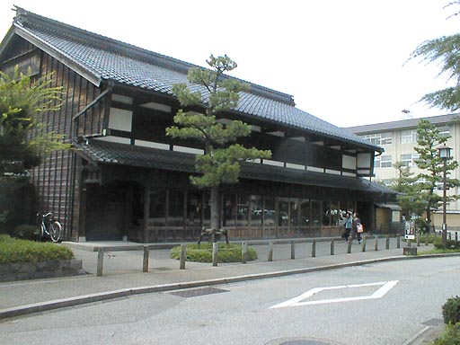 ����s�V�܋L�O�ق̎ʐ^(1)�i/gazo512/gazo010728/shinise-kinen006.jpg�j