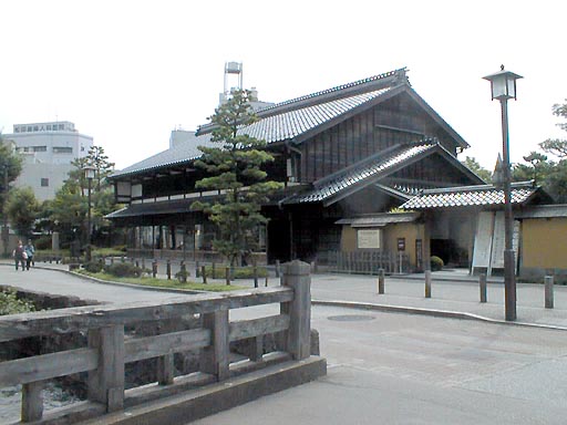 ����s�V�܋L�O�ق̎ʐ^(2)�i/gazo512/gazo010728/shinise-kinen007.jpg�j