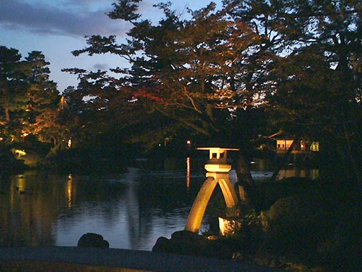 �J�f���U�̎ʐ^(5)�i/gazo512/gazo011110/ken-kotoji-night239.jpg�j
