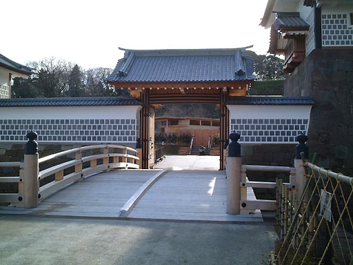 ���l�呱�E �� ���l���̎ʐ^(1)�i/gazo512/gazo011223/jo-hashidume071.jpg�j