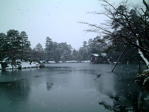 �����r�̎ʐ^(2)�i/gazo512/gazo020106/ken-kasumigaike-snow059.jpg�j