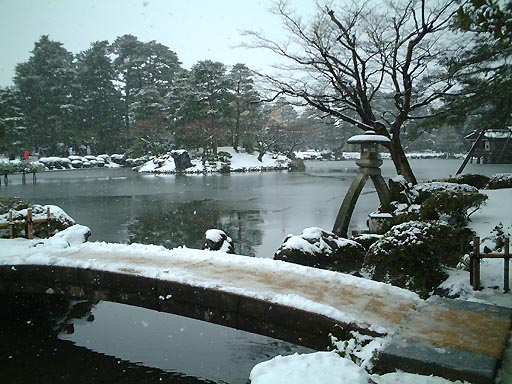 �J�f���U�̎ʐ^(3)�i/gazo512/gazo020106/ken-kotoji-snow051.jpg�j