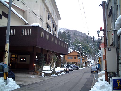 ���O����̎ʐ^(1)�i/gazo512/gazo020126/yuwaku124.jpg�j