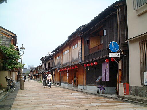 �Ђ��������X�̎ʐ^(3)�i/gazo512/gazo040606/higashi-chaya9019.jpg�j