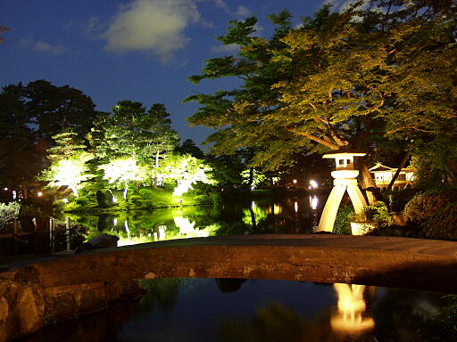 �J�f���U�̎ʐ^(1)�i/gazo512/gazo040613/ken-kotoji-night0185.jpg�j