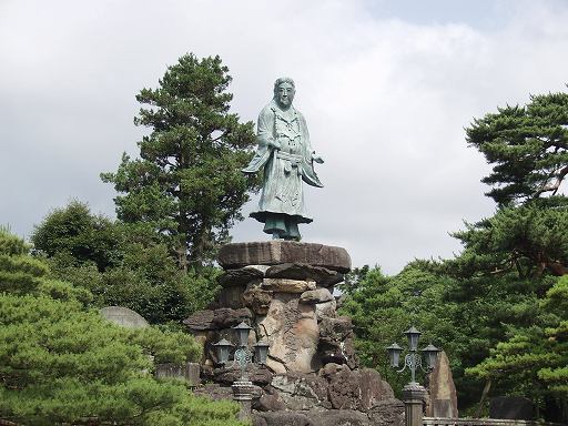 ���{�������E�����L�O�̕W�E�ΐ쌧�펀�s����̎ʐ^(2)�i/gazo512/gazo040703/ken-yamatozo7030388.jpg�j